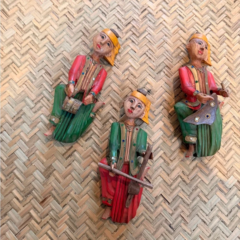 VINTAGE SOUTHEAST‎ ASIAN HAND-CARVED WOODEN MUSICIAN WALL HANGING FIGURINES